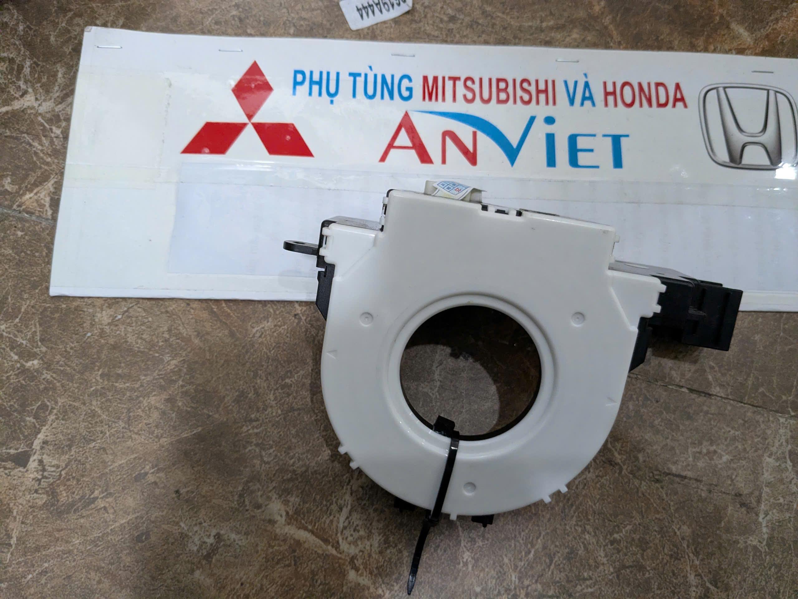 mới 8617a512 Cảm biến góc lái Mitsubishi Xpander, Outlander, Attrage, Pajero Sport, Outlander Sport = MÀU TRẮNG  dưới cáp còi 