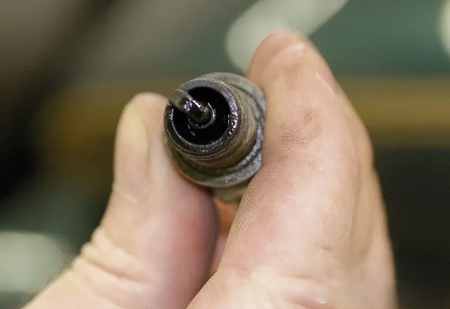 Bugi Ô Tô Bị Ướt