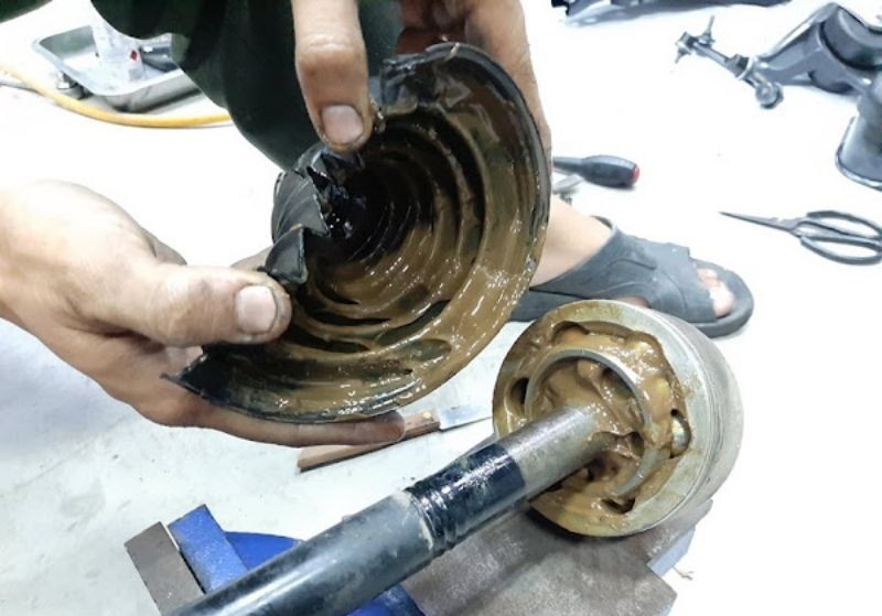 Bảo dưỡng thay thế Mỡ l&aacute;p &ocirc; t&ocirc;