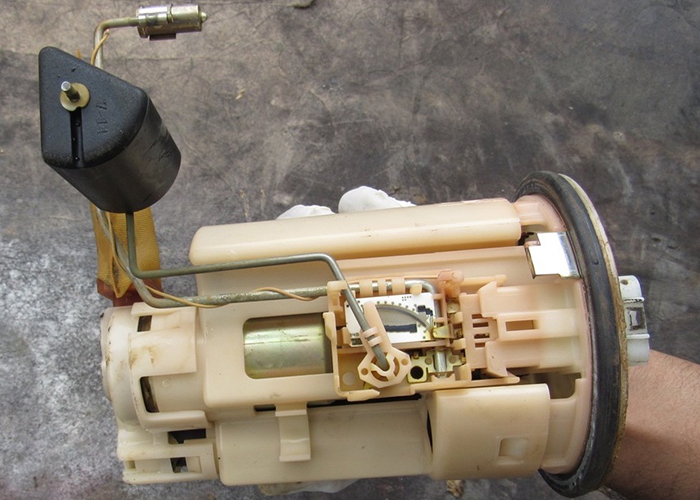 Tại sao bơm xăng &ocirc; t&ocirc; k&ecirc;u to bất thường?