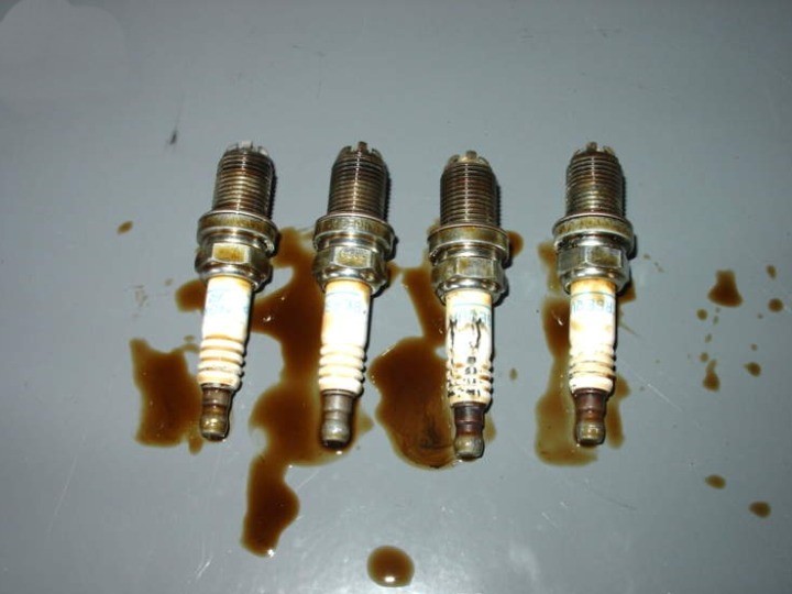 Bugi Ô Tô Bị Ướt