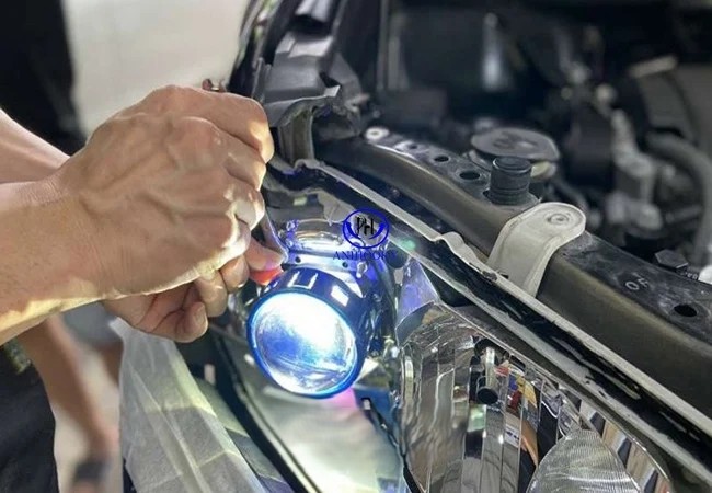 C&aacute;ch lắp đ&egrave;n bi gầm &ocirc; t&ocirc; v&agrave; đấu nối d&acirc;y