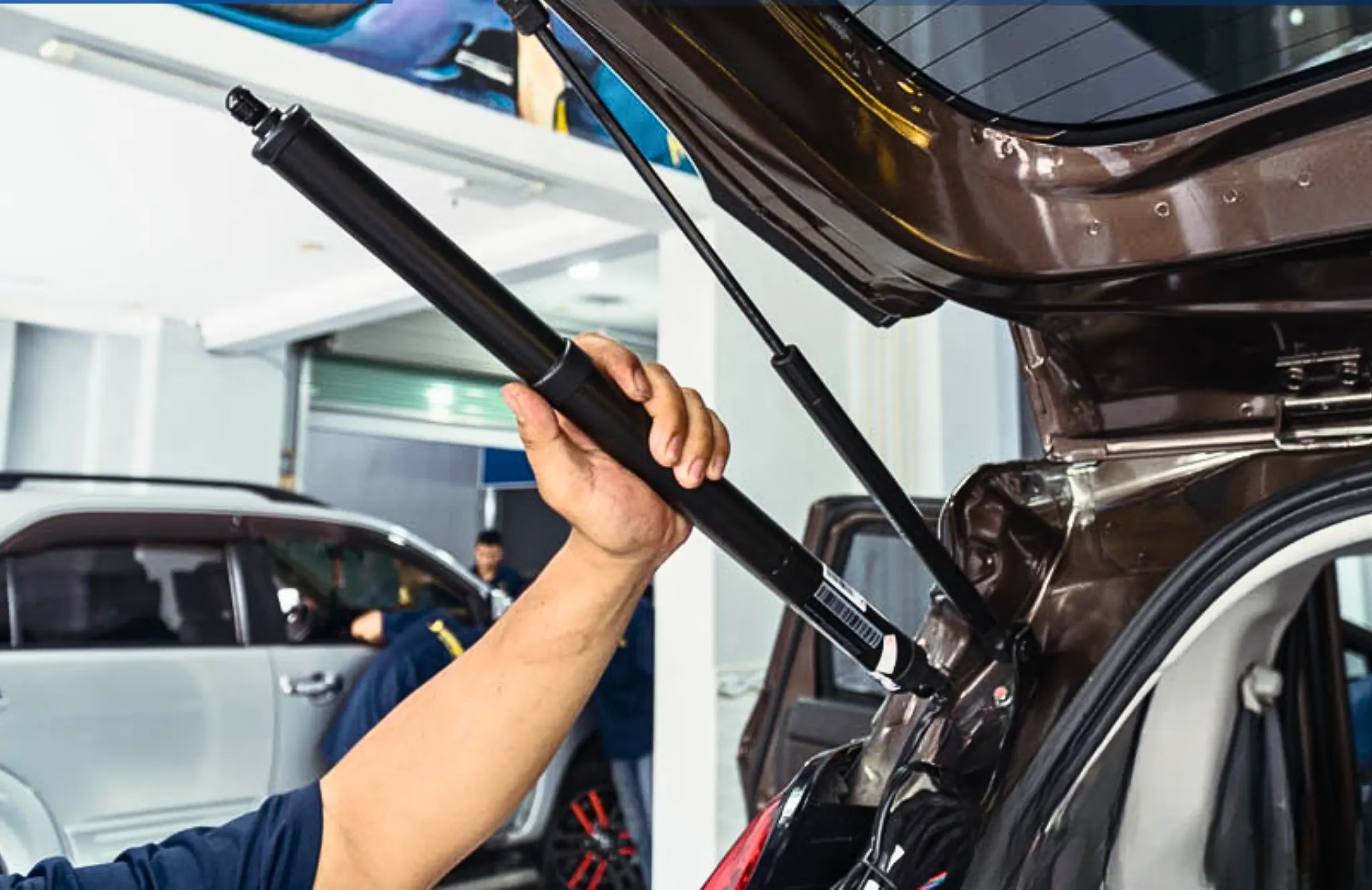 Độ cốp điện xe Mitsubishi Destinator Premium