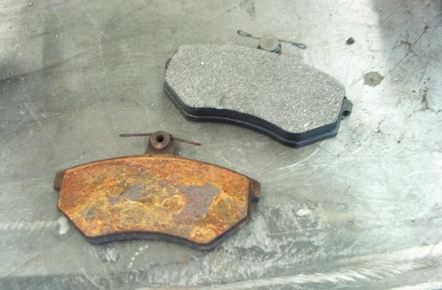 bắt bệnh và hướng xử lý các sự cố về má phanh ô tô