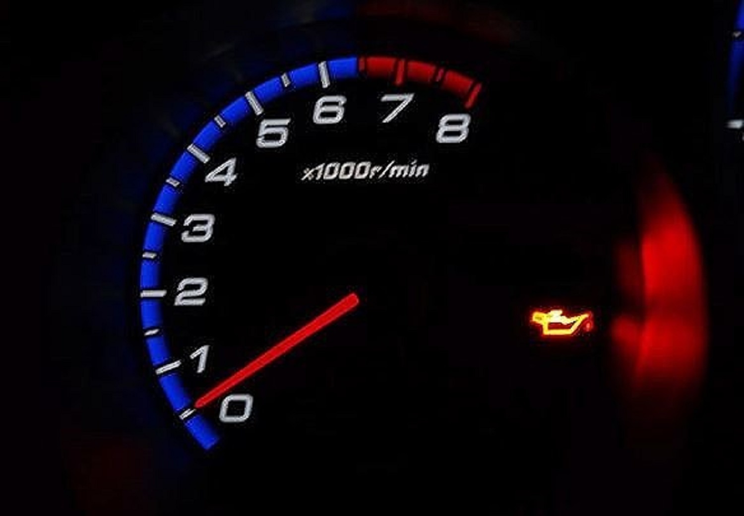 Dấu hiệu cảnh b&aacute;o xe Mitsubishi Destinator bị hao dầu nhớt