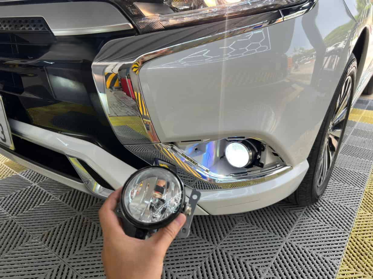 Đ&egrave;n gầm &ocirc; t&ocirc; (đ&egrave;n sương m&ugrave;)