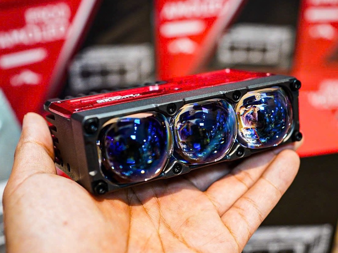 Xe Mitsubishi Destinator lắp đ&egrave;n trợ s&aacute;ng