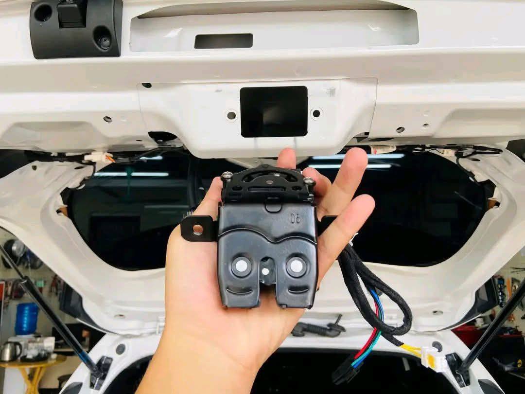 Tại sao n&ecirc;n độ cốp điện xe Mitsubishi Destinator Premium?