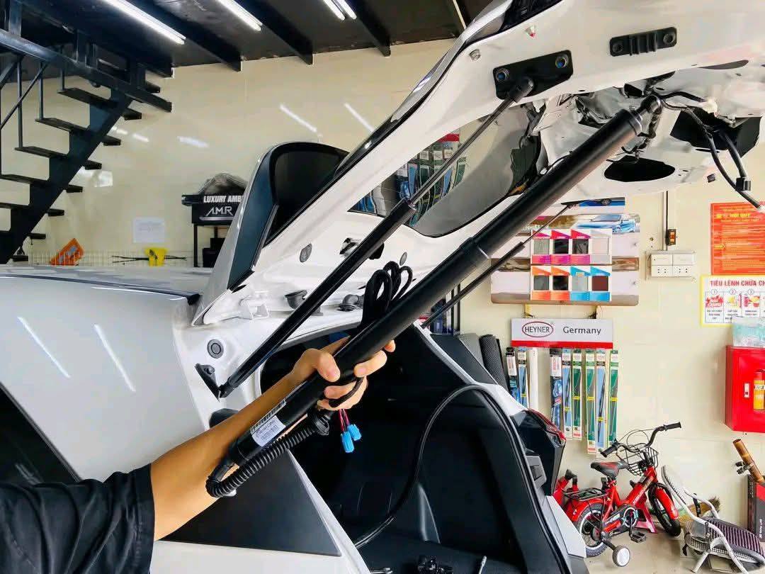 Tại sao n&ecirc;n độ cốp điện xe Mitsubishi Destinator Premium?