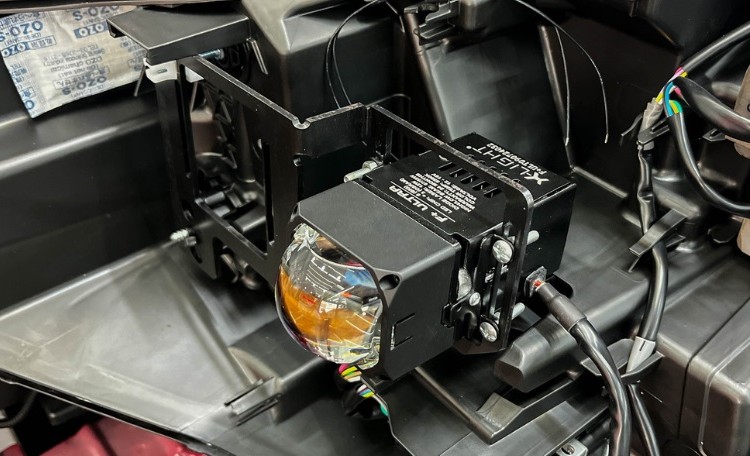 Độ Bi Gầm (Bi-LED hoặc Bi-Xenon) b&aacute;m đường Destinator