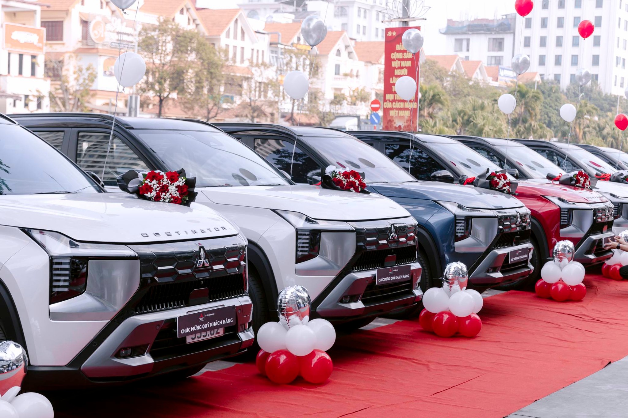 Bảng gi&aacute; xe &ocirc; t&ocirc; Mitsubishi Destinator 2026
