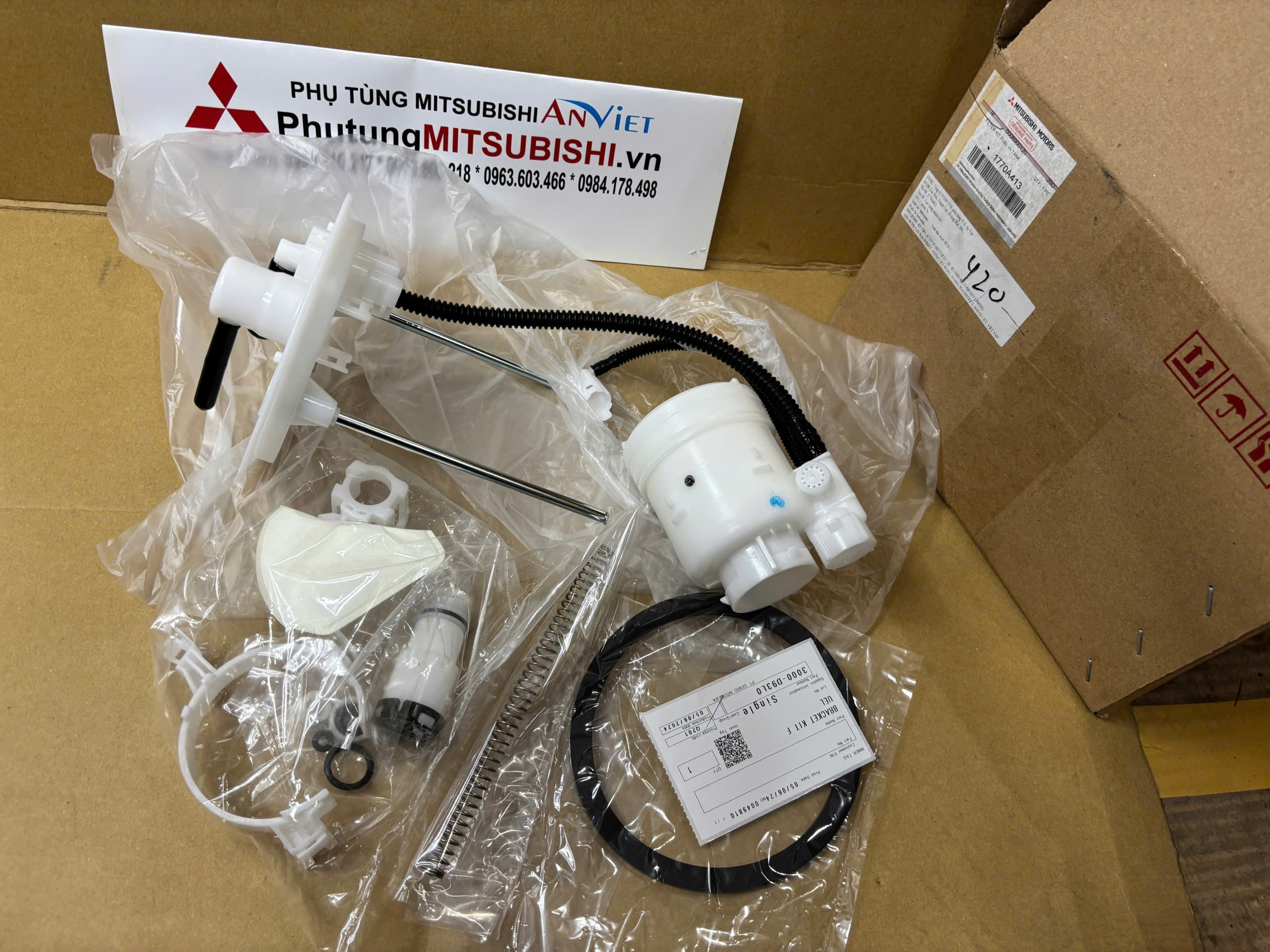 Lọc xăng xe Mitsubishi Destinator DST