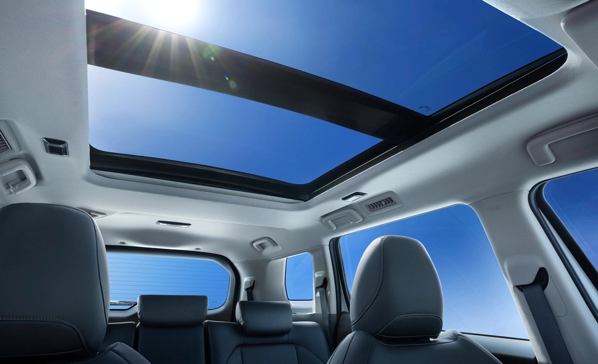 Mitsubishi Destinator c&oacute; cửa sổ trời kh&ocirc;ng?