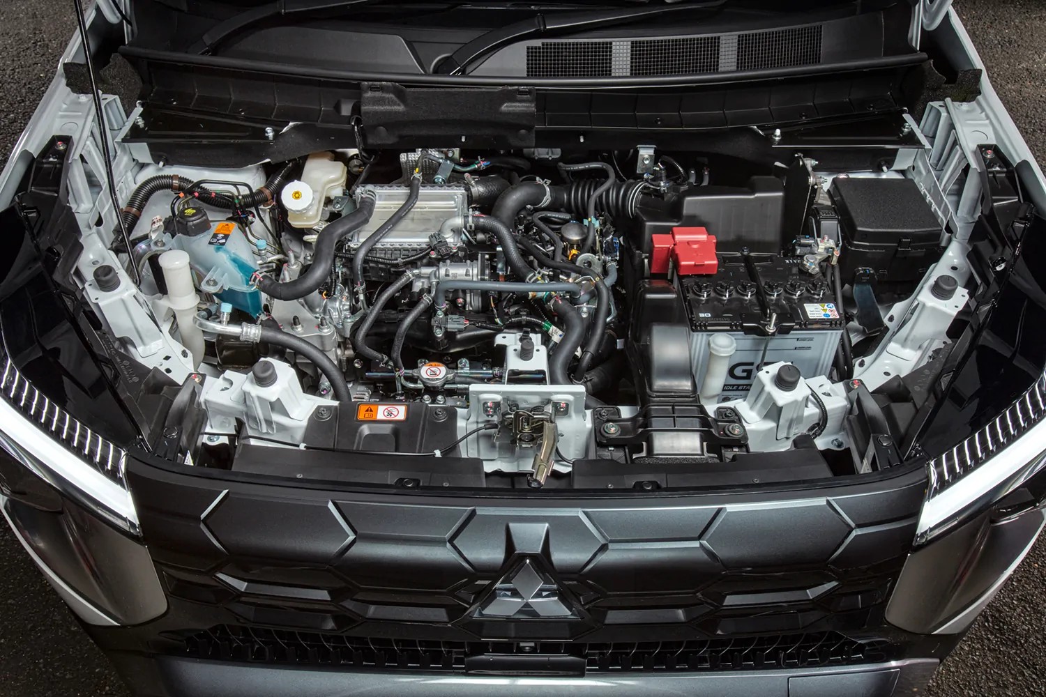 Động cơ v&agrave; c&ocirc;ng nghệ an to&agrave;n Mitsubishi Destinator