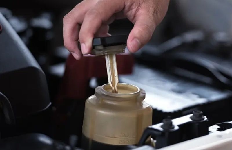 Mức dầu trợ lực qu&aacute; thấp hoặc dầu bị bẩn, l&atilde;o h&oacute;a