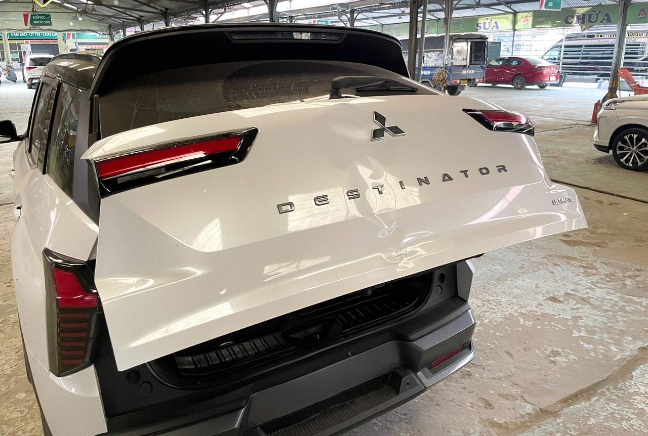 Tại sao n&ecirc;n độ cốp điện xe Mitsubishi Destinator Premium?