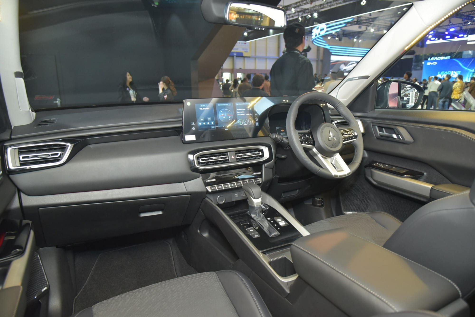 Đ&aacute;nh gi&aacute; thiết kế v&agrave; trang bị nội ngoại thất Mitsubishi Destinator