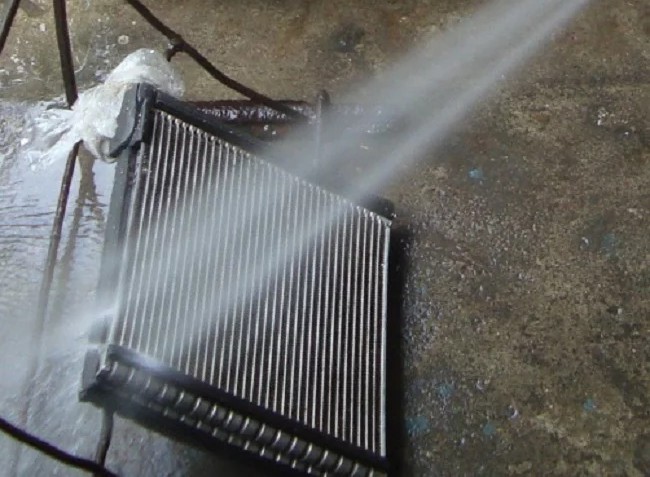 Hướng dẫn c&aacute;ch vệ sinh d&agrave;n n&oacute;ng &ocirc; t&ocirc; tại nh&agrave;