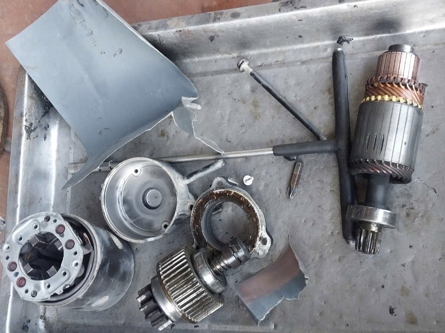 C&aacute;ch th&aacute;o củ đề &ocirc; t&ocirc; đ&uacute;ng kỹ thuật