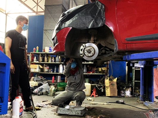 C&oacute; n&ecirc;n thay 1 b&ecirc;n giảm x&oacute;c &ocirc; t&ocirc;?