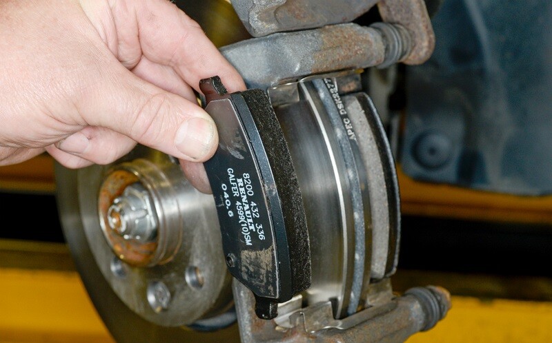 Bố thắng ô tô giá bao nhiêu? Bảng giá thay má phanh mới nhất