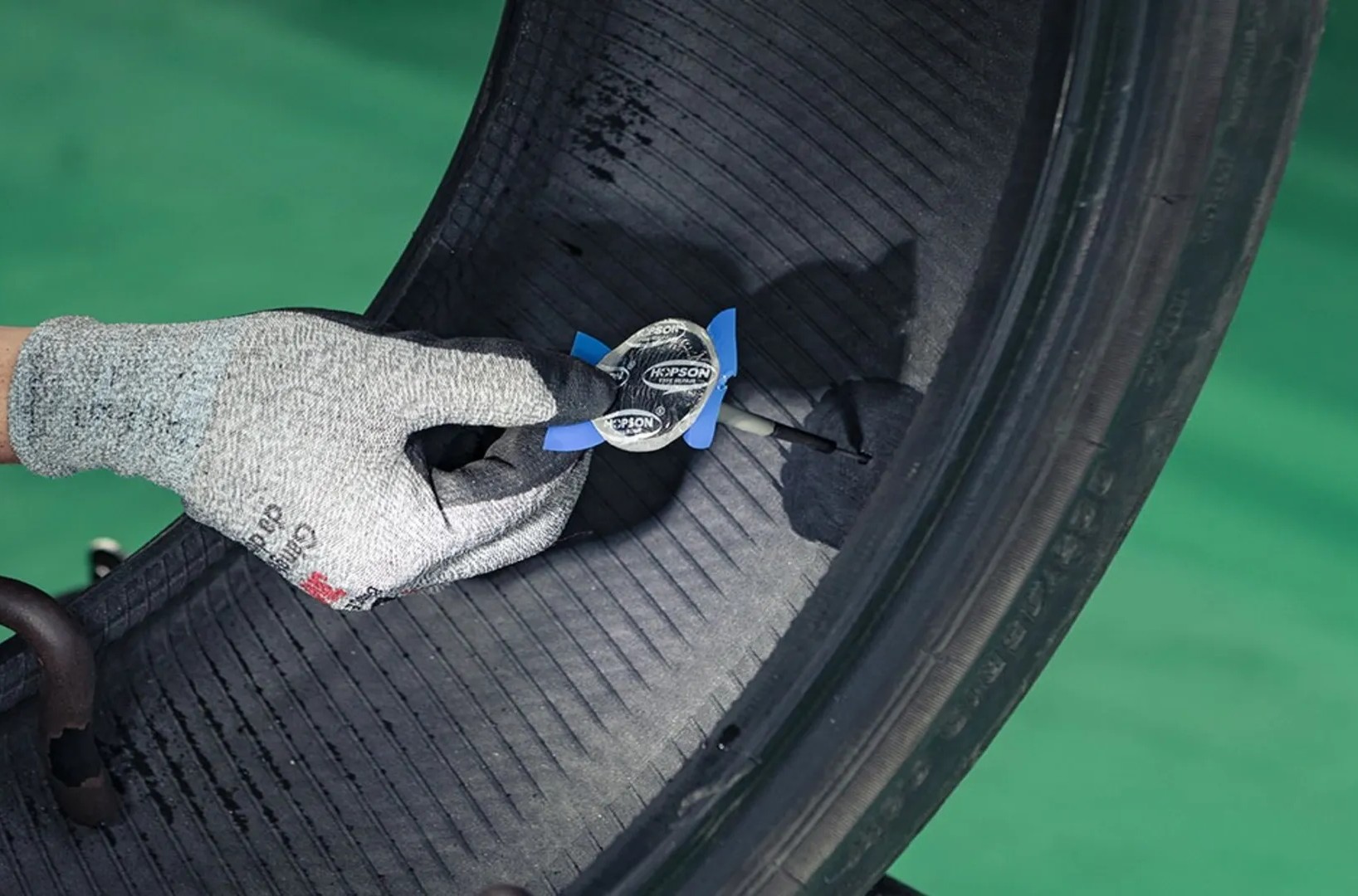 Vá vỏ lốp xe ô tô