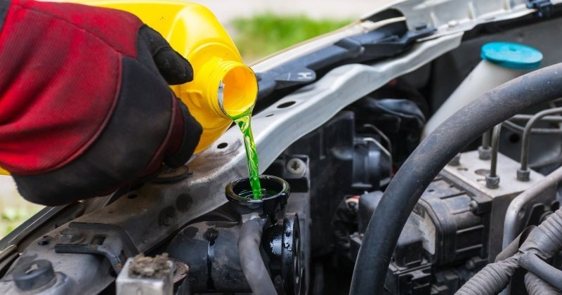 dung dịch vệ sinh, làm sạch két nước