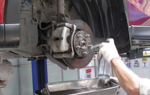 Hướng dẫn c&aacute;ch vệ sinh m&aacute; phanh &ocirc; t&ocirc; tại nh&agrave;