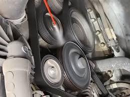 Cách xịt dây curoa ô tô đúng chuẩn