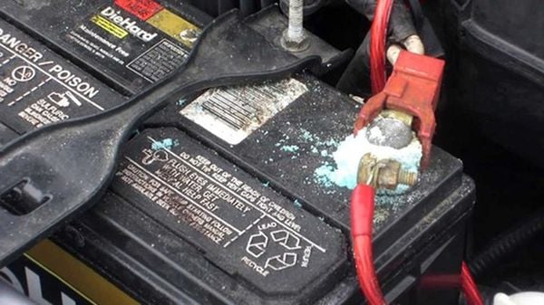 Dấu hiệu b&igrave;nh ắc quy &ocirc; t&ocirc; sắp hỏng