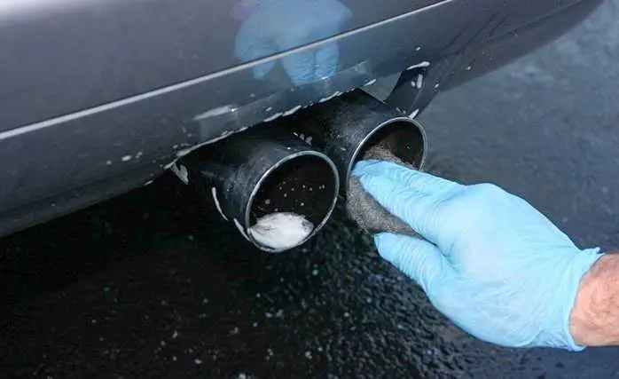 cách vệ sinh ống xả ô tô