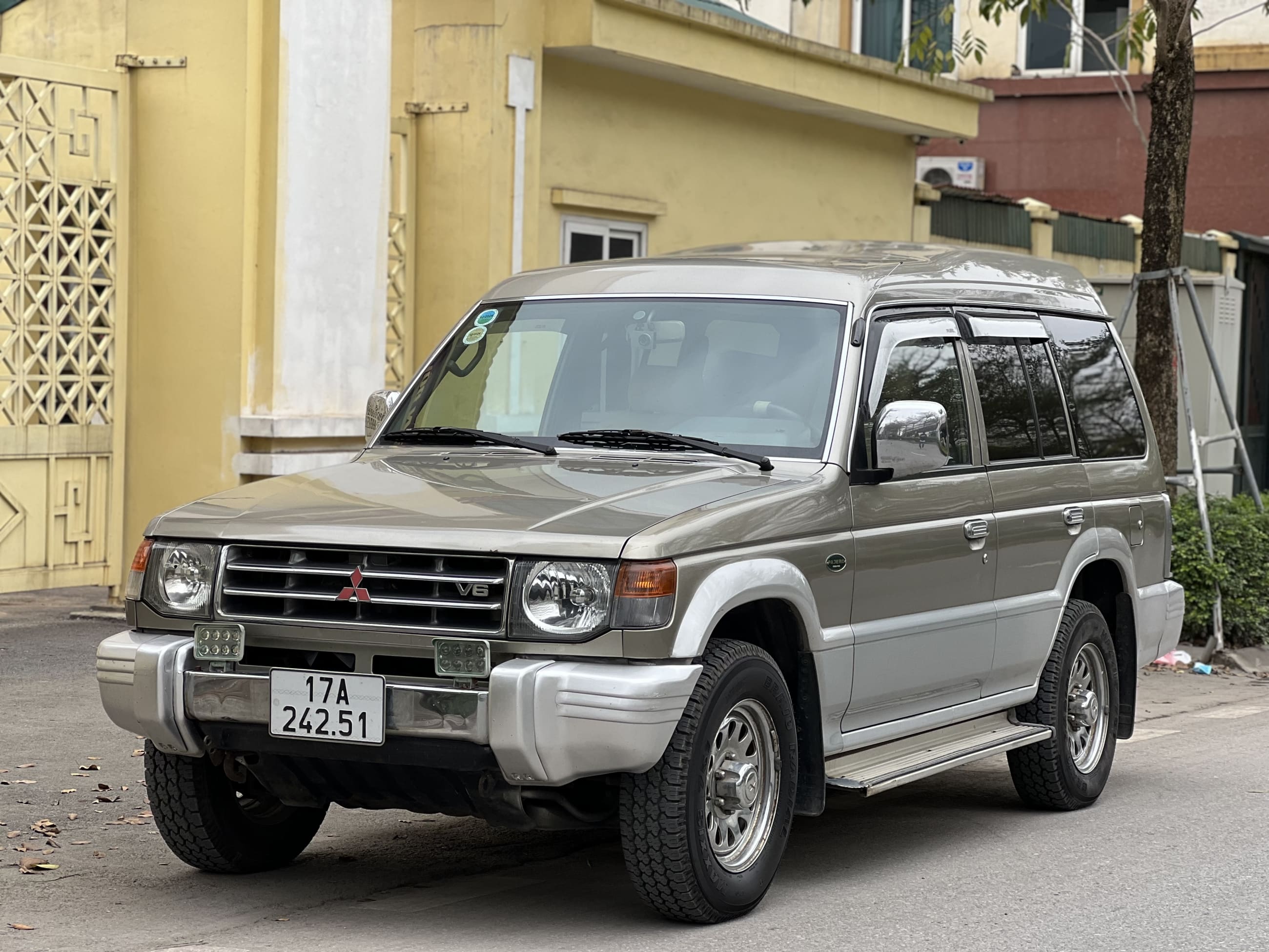 Pajero V33