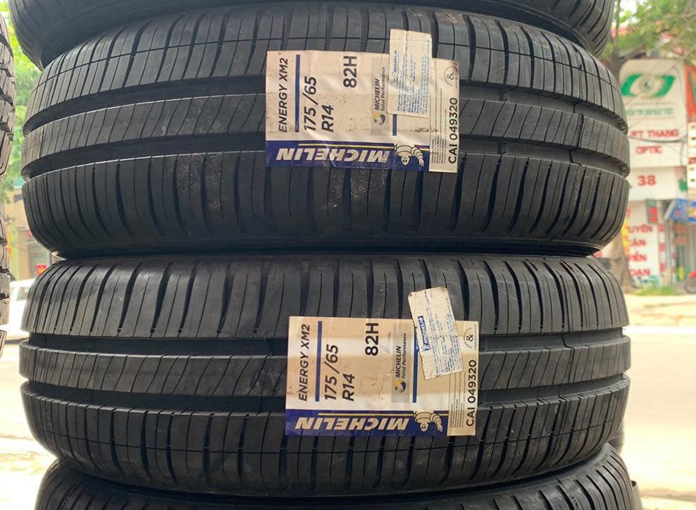 Giá lốp xe Mitsubishi Attrage