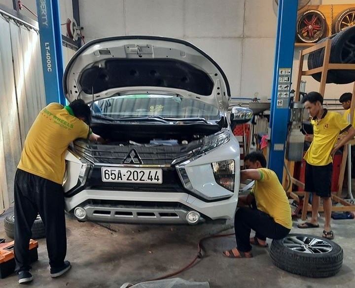 Khi nào nên thay phuộc/giảm xóc Xpander?