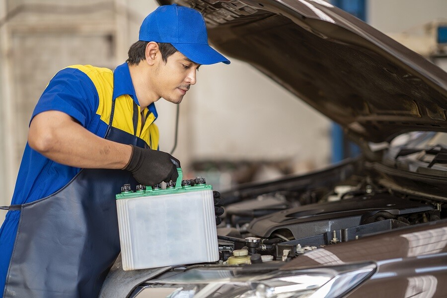 Kinh nghiệm chọn nơi thay bình ắc quy xe Outlander