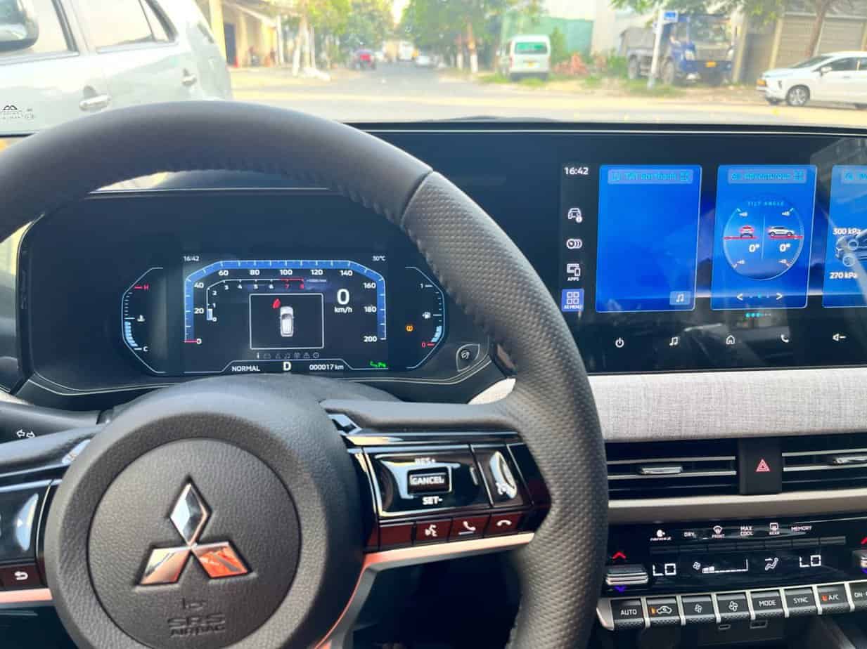 Cảm biến va chạm / Camera 360 xe Mitsubishi