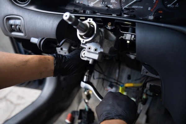 Dấu hiệu nhận biết vô lăng Mitsubishi cần thay thế