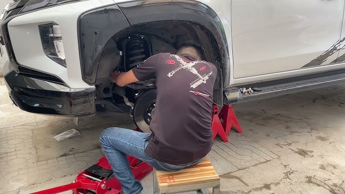 B&igrave;nh dầu xe Triton bao nhi&ecirc;u l&iacute;t?