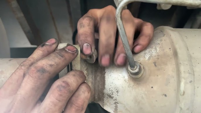 Có nên tháo bỏ bầu lọc khí thải không?