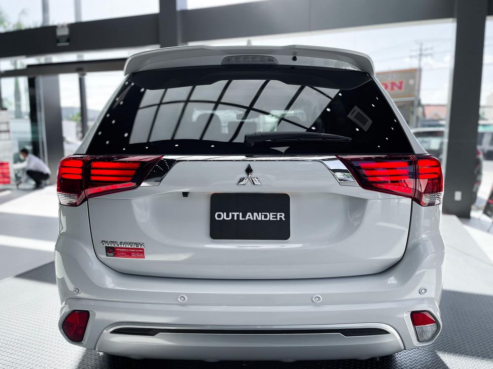 Logo đuôi xe Mitsubishi 