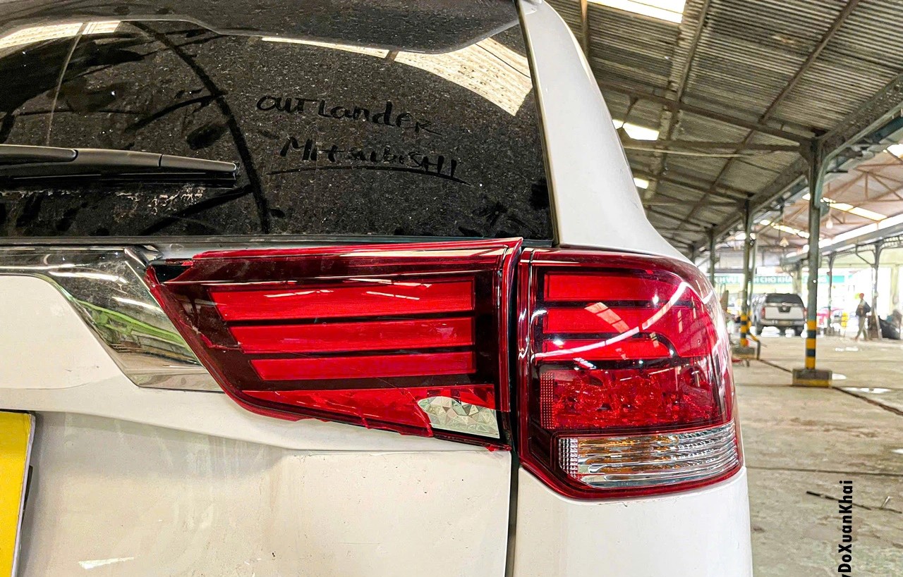 Bảo dưỡng Đèn hậu, Đèn lái sau Mitsubishi