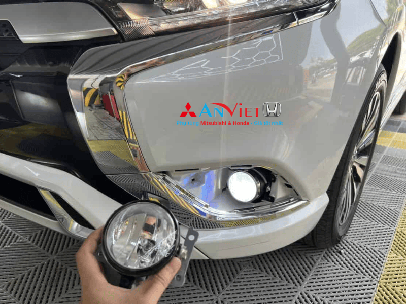 Đèn tăng sáng Mitsubishi Destinator