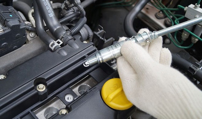 Hướng dẫn Cách thay Bugi xe Mitsubishi Attrage đơn giản