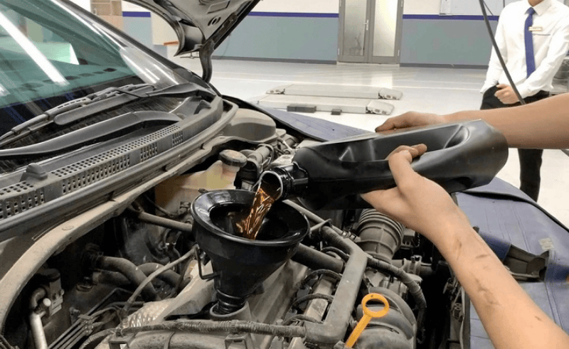 Vì sao cần thay nhớt định kỳ cho Mitsubishi Outlander?