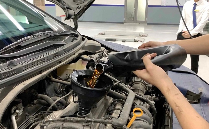 thay dầu Mitsubishi 5W30 - Phụ tùng Mitsubishi An Việt