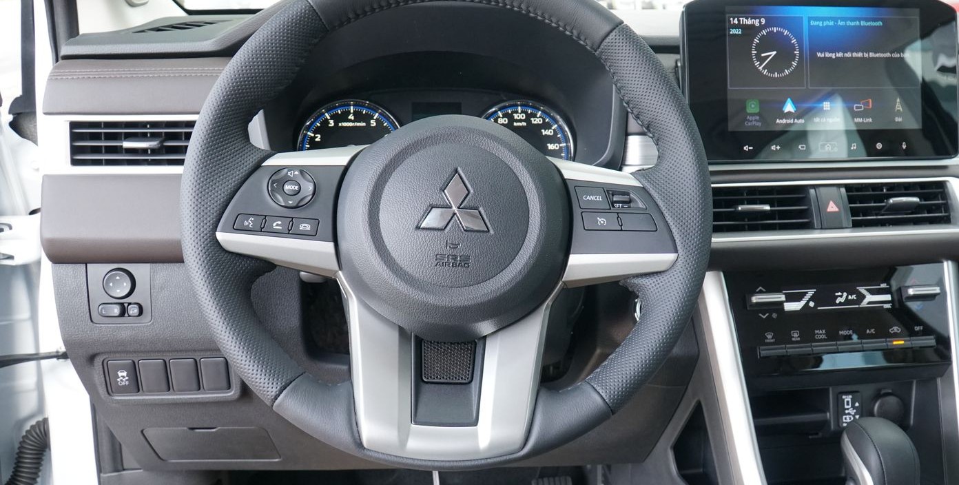 Logo mặt vô lăng Mitsubishi 