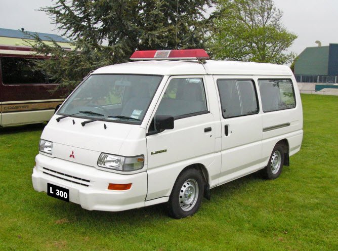 Mitsubishi L300
