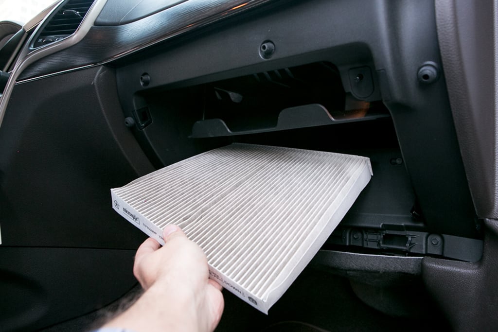 Lọc gió điều hòa ô tô nằm ở đâu?