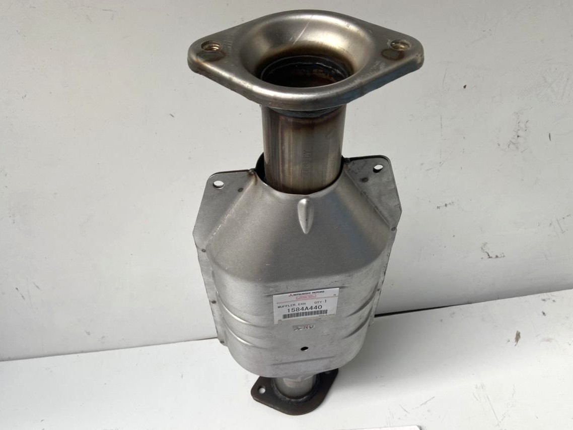 Bầu lọc khí xả sử dụng cho xe Pajero Ngân hàng V93 - Hàng nhập khẩu chính ngạch