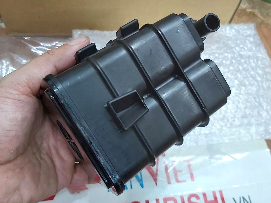 Bầu than hoạt tính sử dụng cho xe Attrage - Hàng nhập khẩu chính ngạch